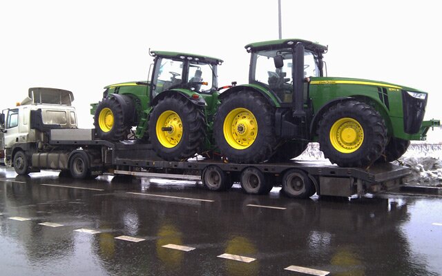 Перевозка тракторов John Deere